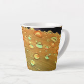 Raindrops Closeup, Spacey Rust Sinaasappel Latte Mok (Rechterhoek)