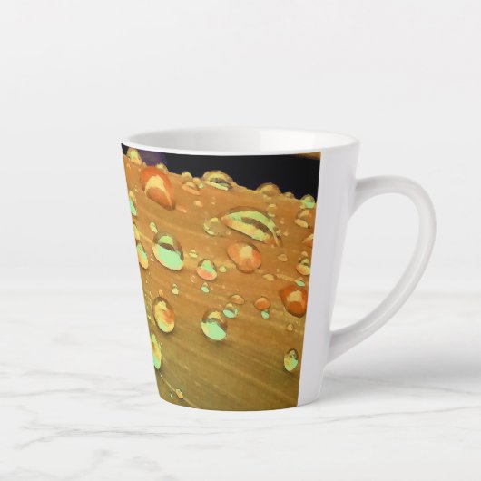 Raindrops Closeup, Spacey Rust Sinaasappel Latte Mok (Rechts)