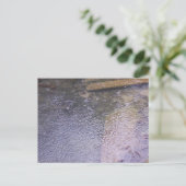 Raindrops in een puddle briefkaart (Staand voorkant)