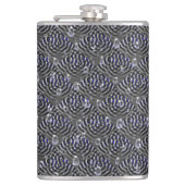 Raindrops op blauwe grijze metalen heupfles (Voorkant)