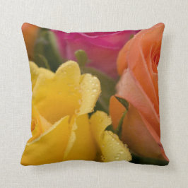 Raindrops op geel Sinaasappel en roze rozen Kussen