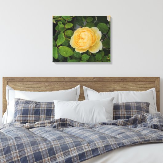 Raindrops op Gele Rozengestrekte Canvas (Insitu (Slaapkamer))