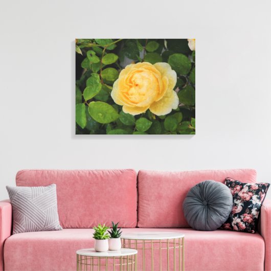 Raindrops op Gele Rozengestrekte Canvas (Insitu (Woonkamer))