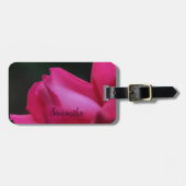 Raindrops op rode rosebud, speciaal aangepast bagagelabel (Voorkant horizontaal)