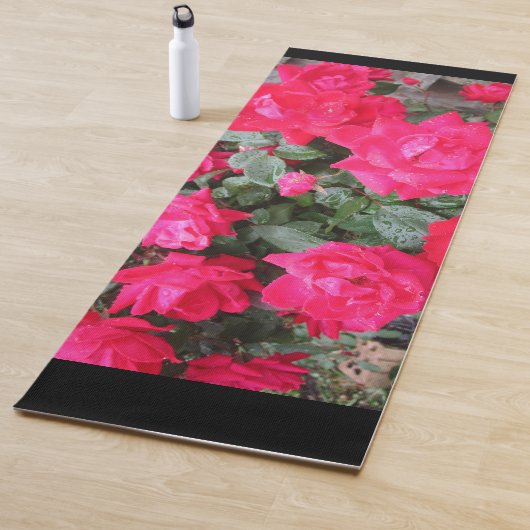 RAINDROPS OP ROSES YOGA MAT (In situ)