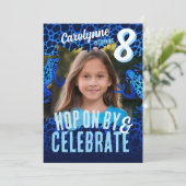 Rainforest Frog 8e verjaardag foto uitnodigen - Bl Kaart (Staand voorkant)