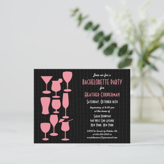 Raining Cocktails Bachelorette Party Uitnodiging (Staand voorkant)