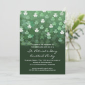 Raining Shamrocks St Patricks Day Party Invitation Kaart (Staand voorkant)