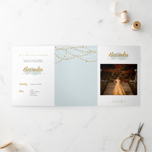 Rainy Day Blue Photo Quinceanera Drieluik Uitnodiging (Buitenkant)