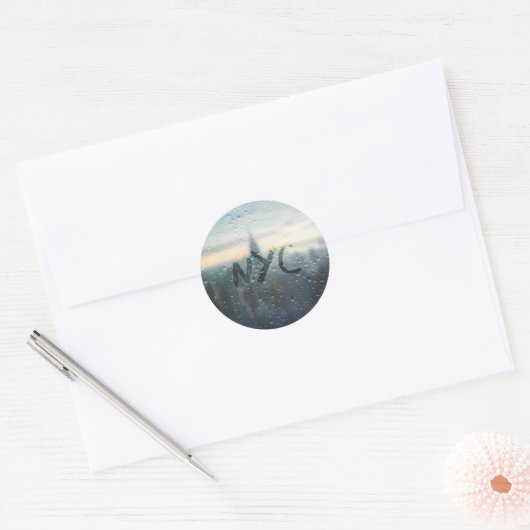 Rainy Day in het NYC-schoengordijn Ronde Sticker (Envelop)
