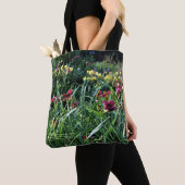 Rainy Day Reblooming Daylily Gardens Tote Bag (Dichtbij)