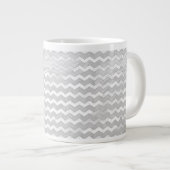 Rainy Sky Gray Chevron Pattern Grote Koffiekop (Voorkant rechts)