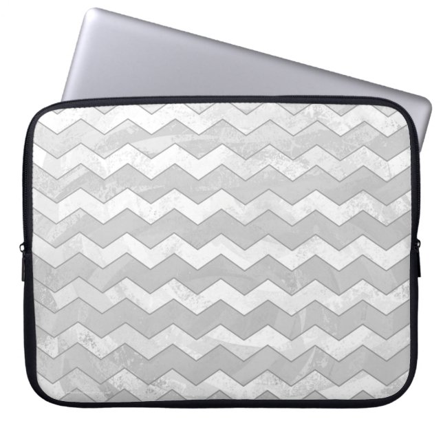 Rainy Sky Gray Chevron Pattern Laptop Sleeve (Voorkant)