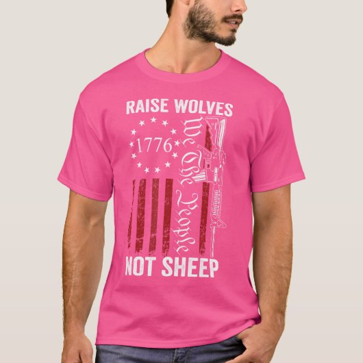 Raise Wolves Not Sheep American Pro Pistolen AR15 T-shirt (Voorkant)