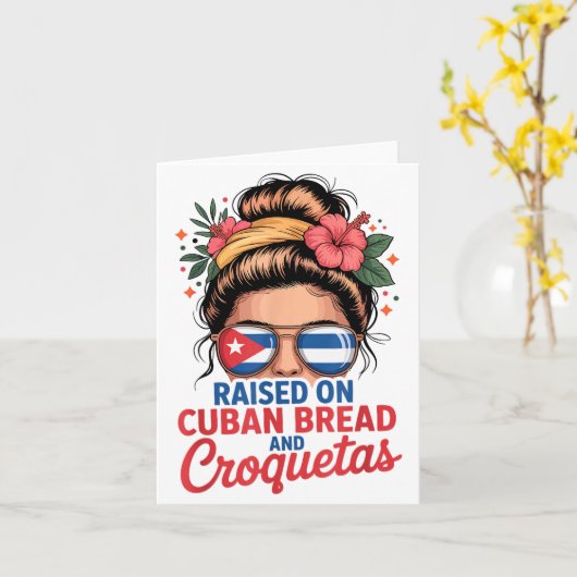 Raised On Cuban Bread And Croquetas Messy Bun Cuba Kaart (Gele Bloem)