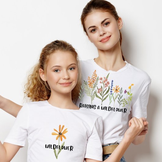 Raising a Wildflower Mama New Mama Mini Moederdag T-shirt
