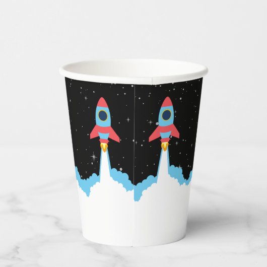Raketlancering in buitenruimtescheppen op zaterdag papieren bekers (Rechts)