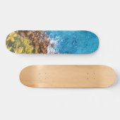 Rakken in het zee, boven uitzicht 1 persoonlijk skateboard (Horizontaal)