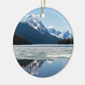 Rakkerbergen reflecterend in het meer van Maligne Keramisch Ornament (Links)