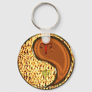 Ram en houten aap sleutelhanger
