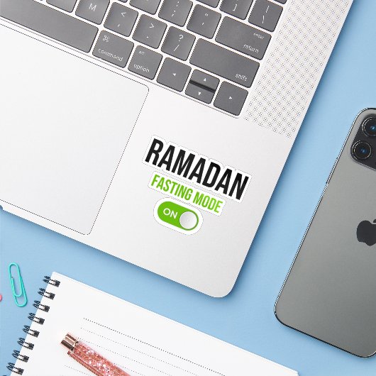 Ramadan: vastenmodus ingeschakeld sticker (Laptop met iPhone)