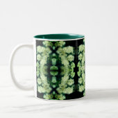 Rambling Wild White Roses Abstract gepersonaliseer Tweekleurige Koffiemok (Links)