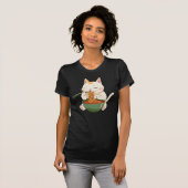 Ramen Cat – Cute Anime Noodle Lover Design  T-shirt (Voorkant volledig)