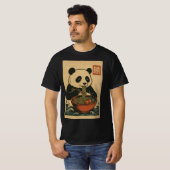 Ramen Noodle Eating: Panda Mannen T-shirt (Voorkant volledig)