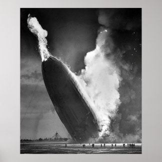 Ramp met het luchtvaartuig Hindenburg rond 1937 Poster