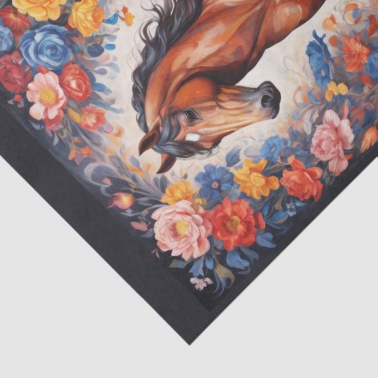 Rampant bruin paard in bloemen achtergrond tissuepapier (Detail)