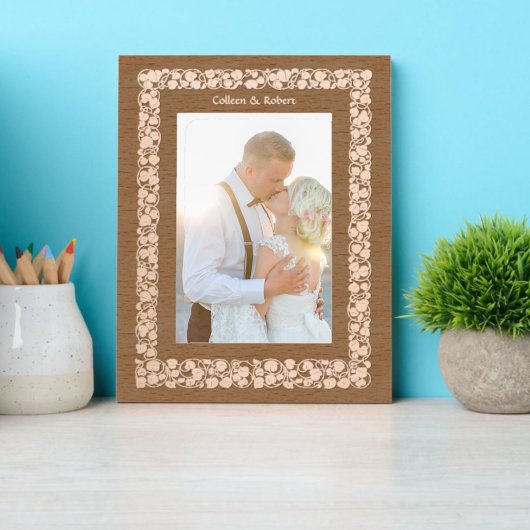 Rand van de wijnstok met hartvormige bladeren gegraveerde lijstjes