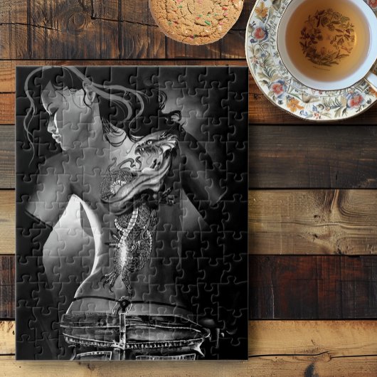 Randje zwarte getatoeëerde drakenvrouw legpuzzel