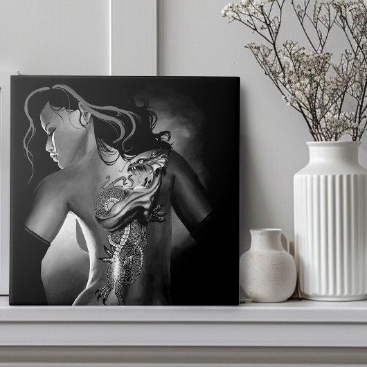 Randje zwarte getatoeëerde drakenvrouw tegeltje