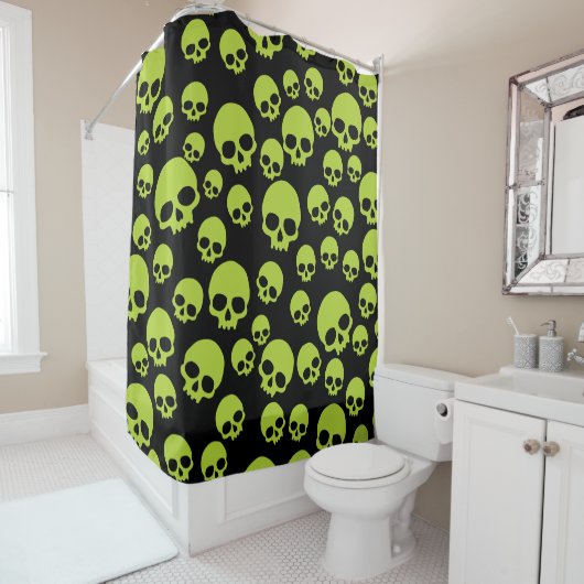 Random Green Skulls Pattern Douchegordijn (In situ)