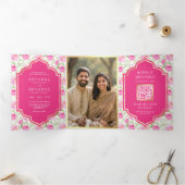 Rani roze bloemenpatroon QR-code Indiase bruiloft Drieluik Uitnodiging (Binnen)