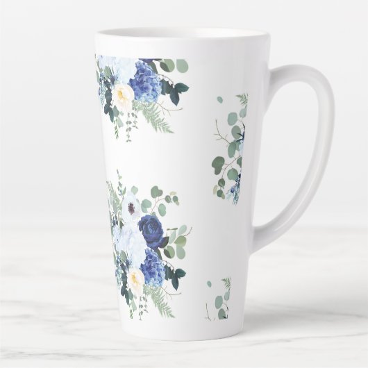 Ranunculus Anemone Hydrangea Roos Witte achtergron Latte Mok (Rechts)