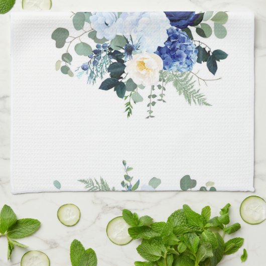 Ranunculus Anemone Hydrangea Roos Witte achtergron Theedoek (Gevouwen)