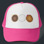 Raspberry Boston Creme Gevulde Donut Doughnut Trucker Pet<br><div class="desc">Beschikt over een originele marker illustratie van frambozengelei,  Boston crème en met vanille crème gevulde donuts. Dit ontwerp is ook beschikbaar op andere producten. Zie je niet wat je zoekt? Hulp nodig bij maatwerk? Neem contact op met Rebecca om iets speciaal voor jou te laten ontwerpen.</div>