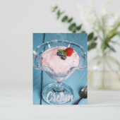 Raspberry Cream Dessert met munt- en fruitcadeau Feestdagenkaart (Staand voorkant)