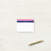 Raspberry SLg Chevron Navy Naam Monogram Post-it® Notes (Op bureau)
