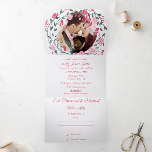 Raspberry Sorbet Pink Peony Floral Wedding Drieluik Uitnodiging (Binnen)