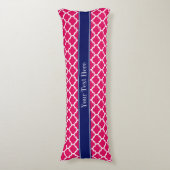 Raspberry WhMoroccan #5 Navy Blue Name Monogram Lichaamskussen (Voorkant Verticaal)