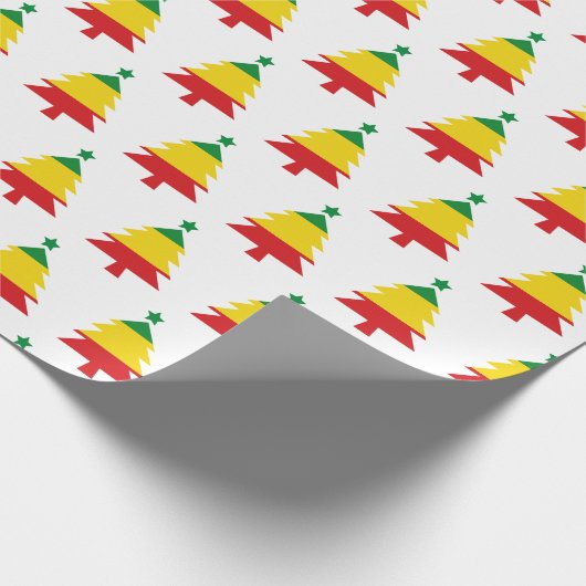 Rasta kerstboom met rode gele strepen cadeaupapier (Hoek)