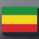 Rastafarian Flag Rasta Ethiopian Fotoplaat<br><div class="desc">Rode,  groene en gele kleuren vertegenwoordigen de vlag van het Rastafarianisme,  maar zijn ook een vlag van Ethiopië. Hier is een Rasta-cadeau van hoge kwaliteit en een geweldig design voor alle rastafariërs. Bezoek onze winkel om meer coole Rasta-cadeautjes en andere cadeauideeën van wereldvlaggen te vinden.</div>