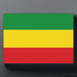 Rastafarian Flag Rasta Ethiopian Fotoplaat<br><div class="desc">Rode, groene en gele kleuren vertegenwoordigen de vlag van het Rastafarianisme, maar zijn ook een vlag van Ethiopië. Hier is een Rasta-cadeau van hoge kwaliteit en een geweldig design voor alle rastafariërs. Bezoek onze winkel om meer coole Rasta-cadeautjes en andere cadeauideeën van wereldvlaggen te vinden.</div>