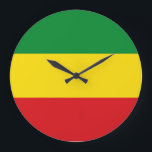 Rastafarian Flag Rasta Ethiopian Grote Klok<br><div class="desc">Rode,  groene en gele kleuren vertegenwoordigen de vlag van het Rastafarianisme,  maar zijn ook een vlag van Ethiopië. Hier is een Rasta-cadeau van hoge kwaliteit en een geweldig design voor alle rastafariërs. Bezoek onze winkel om meer coole Rasta-cadeautjes en andere cadeauideeën van wereldvlaggen te vinden.</div>