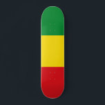 Rastafarian Flag Rasta Ethiopian Persoonlijk Skateboard<br><div class="desc">Rode,  groene en gele kleuren vertegenwoordigen de vlag van het Rastafarianisme,  maar zijn ook een vlag van Ethiopië. Hier is een Rasta-cadeau van hoge kwaliteit en een geweldig design voor alle rastafariërs. Bezoek onze winkel om meer coole Rasta-cadeautjes en andere cadeauideeën van wereldvlaggen te vinden.</div>