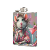  rat dame met een martini overweegt heupfles (Links)