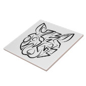 Rat met zwarte en witte tribale tegeltje (Zijkant)