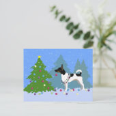 Rat Terrier Decoreert een kerstboom in het bos Feestdagenkaart (Staand voorkant)